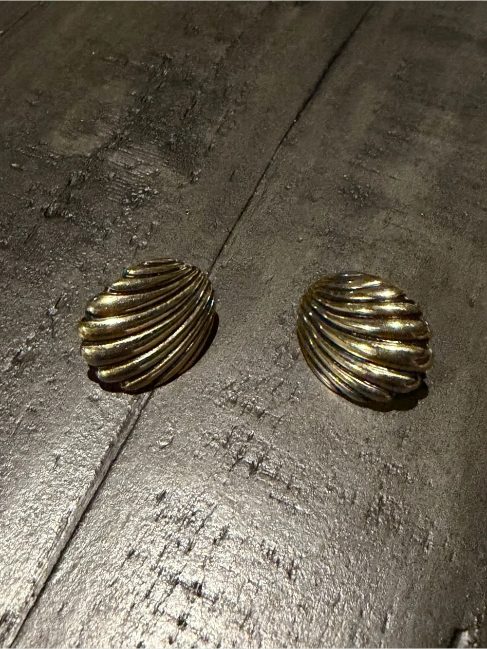 Gold Shell-Style Women's Earrings - Elegant Vintage